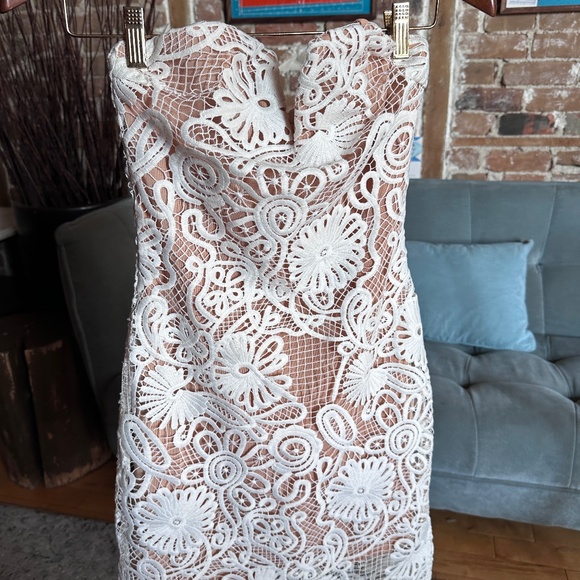 Elliatt Strapless dress - Picture 1 of 3